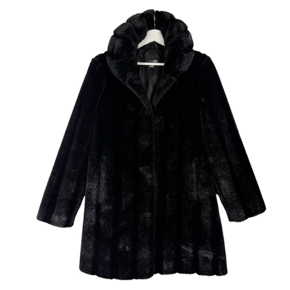 East 5th Jackets & Blazers - East Fifth Woman’s Faux Fur Coat Size Medium Black Collared